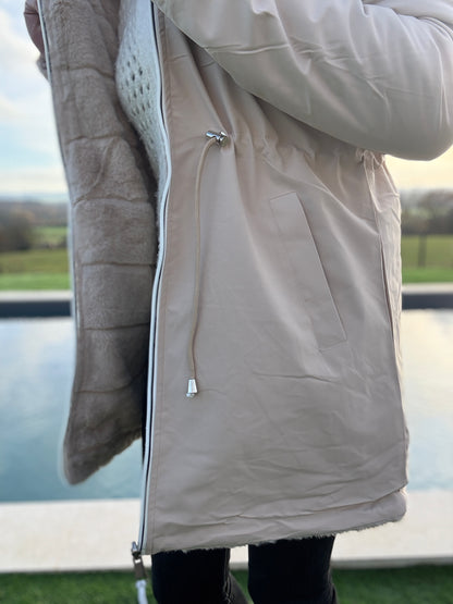 New Lolo - Manteau long beige réversible imperméable fourré fausse fourrure avec un cordon de resserrage à la taille