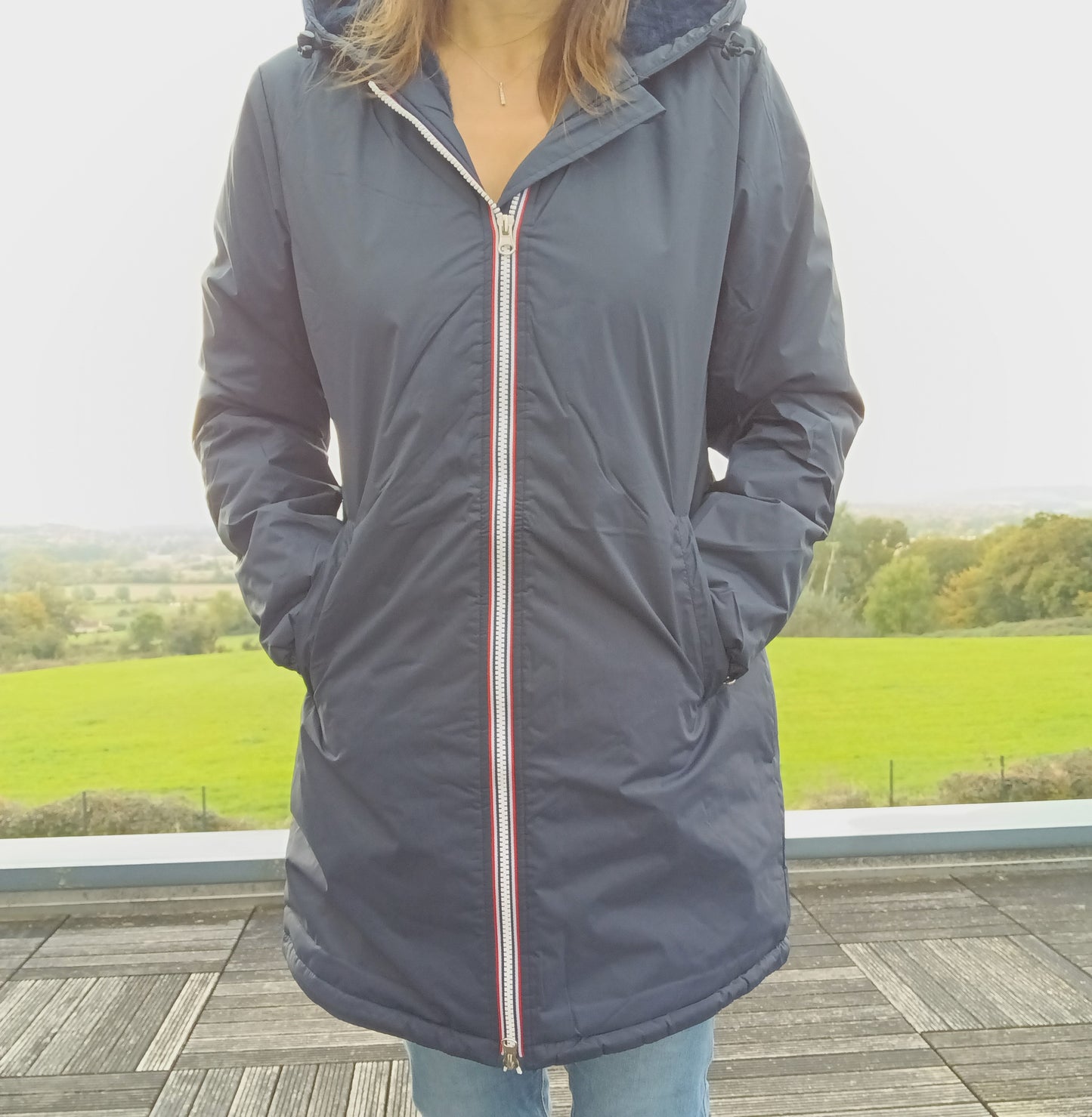 Laura Jo - Imperméable long doublé en fausse fourrure couleur bleu marine