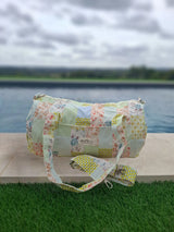 Bolso de viaje de fin de semana tipo petate de tela de algodón patchwork multicolor floral de color verde claro y amarillo