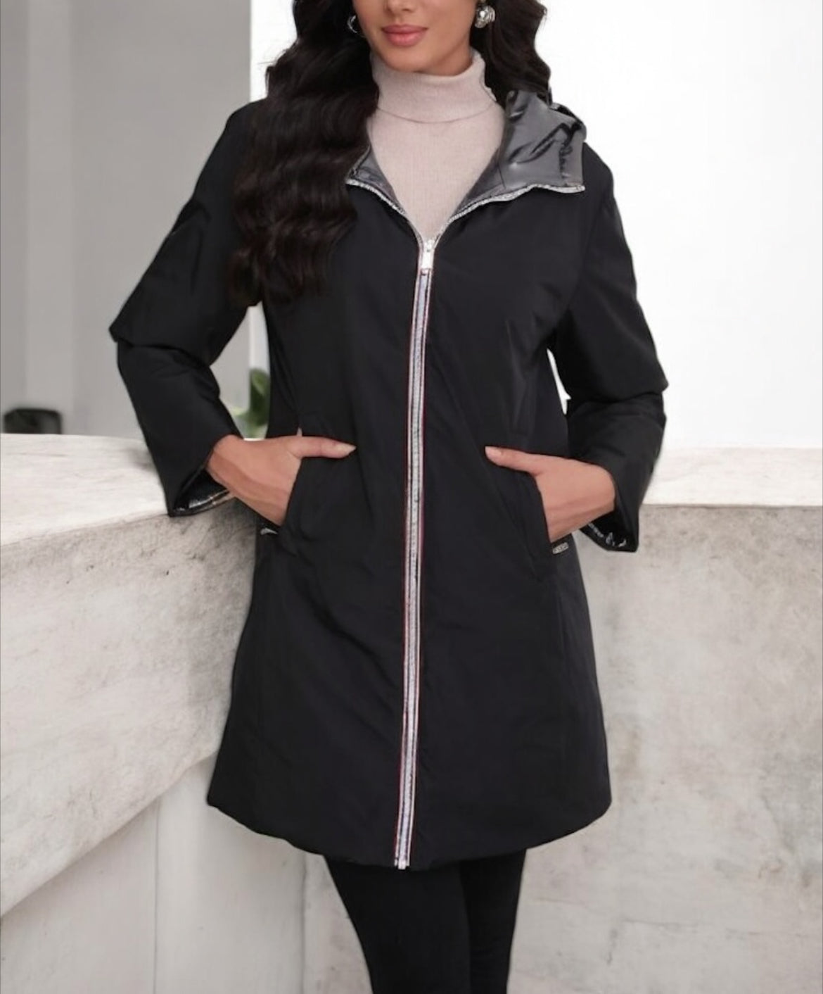 Melya Melody - Imperméable réversible long avec garnissage ouate couleur noir/argenté - Curvy