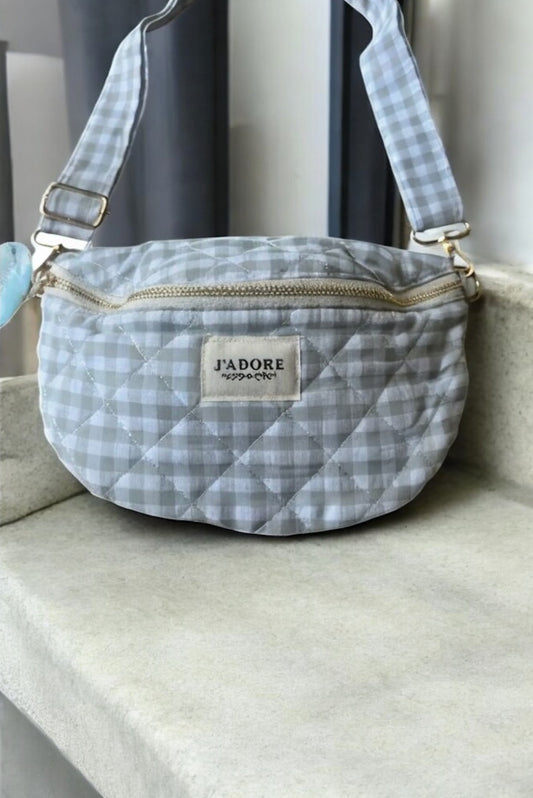 Sac banane en coton matelassé avec un motif quadrillé vert d’eau et blanc
