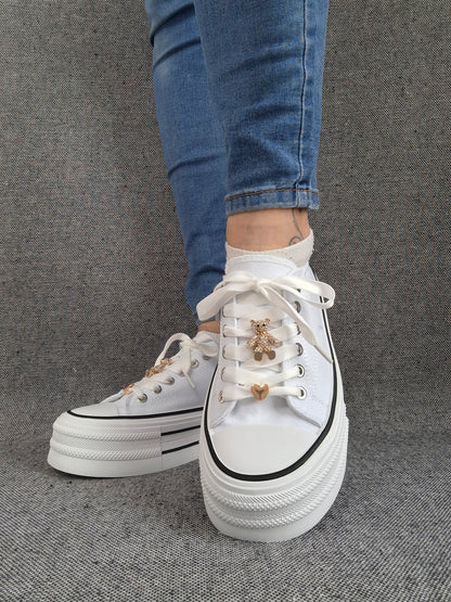 Chaussures baskets basses semelle compensée en tissu blanc style converse