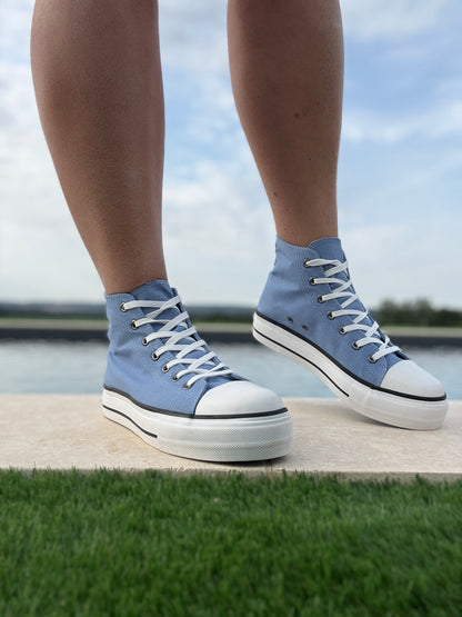 Chaussures baskets hautes en toile bleu clair blanc style converse