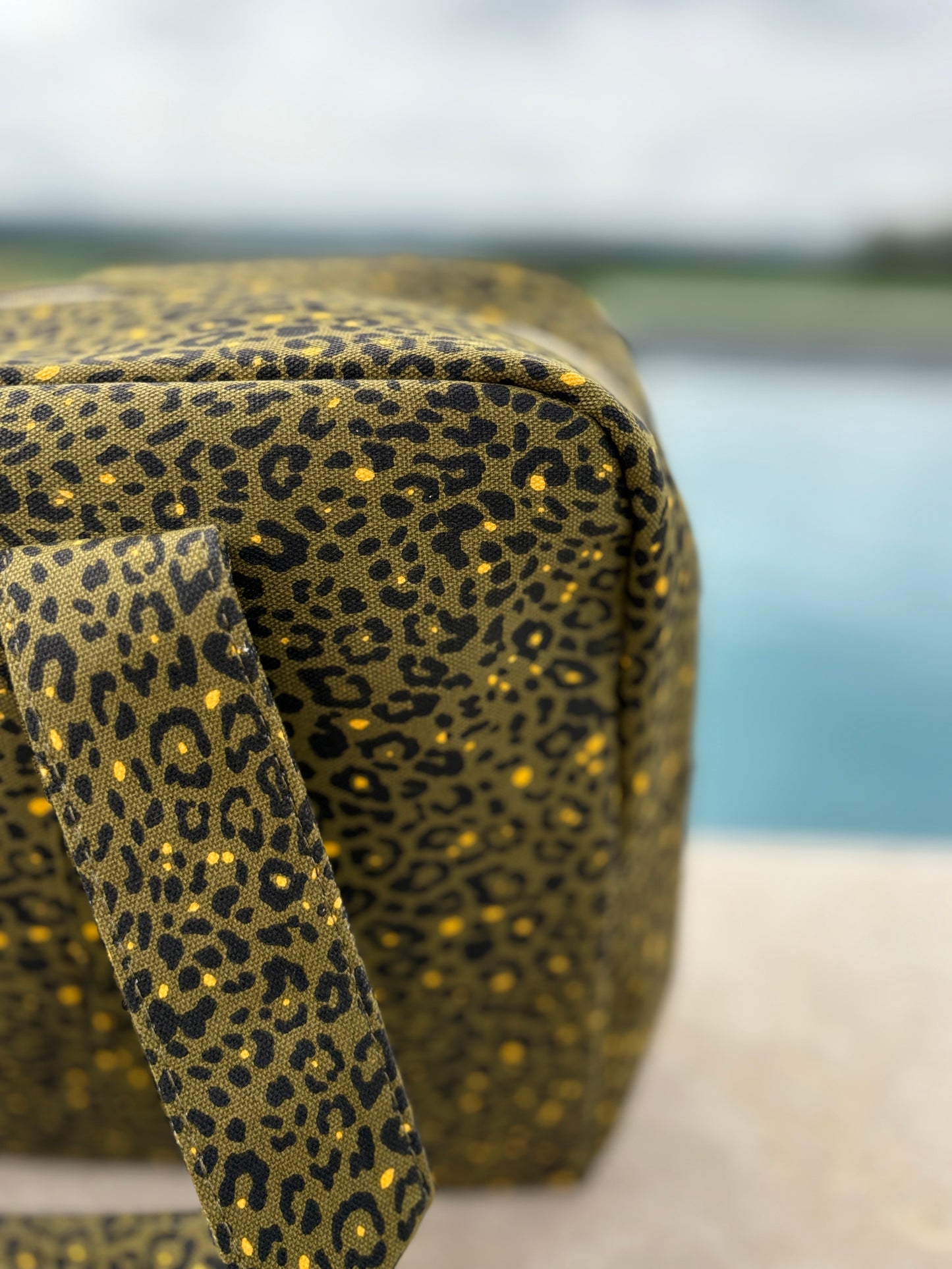 Sac week-end de voyage polochon coton fin léopard kaki