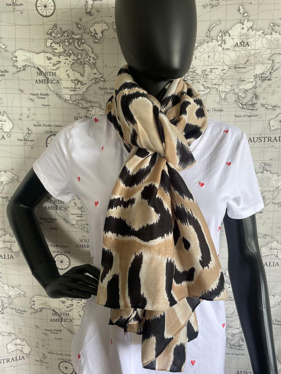 Foulard en tissu motifs léopard beige noir avec touches de doré