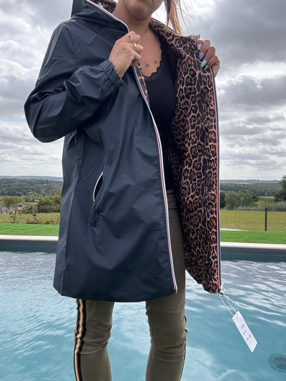 New Lolo - Imperméable réversible long sans garnissage ouate couleur bleu marine/léopard - Curvy