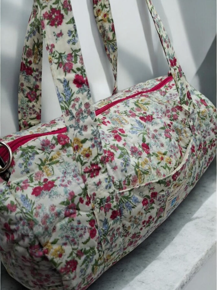 Nouveautés - Sac polochon en coton matelassé motifs à fleurs fuschia