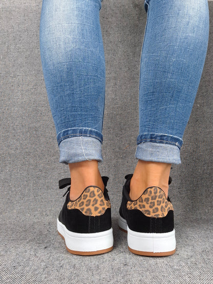 Chaussures baskets basses noires rayures noires motif léopard style campus