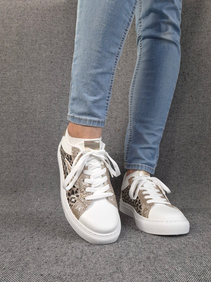 Chaussures baskets blanches beige motif léopard étoile style sneakers
