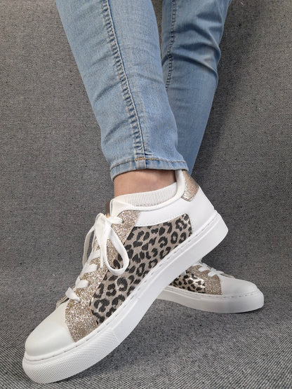 Chaussures baskets blanches beige motif léopard étoile style sneakers