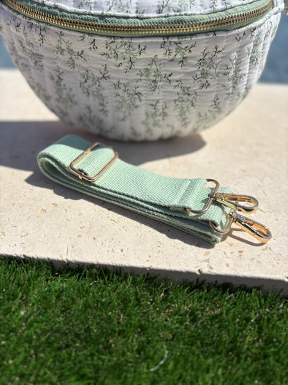 Sac banane en coton matelassé liberty blanc motif floral vert olive