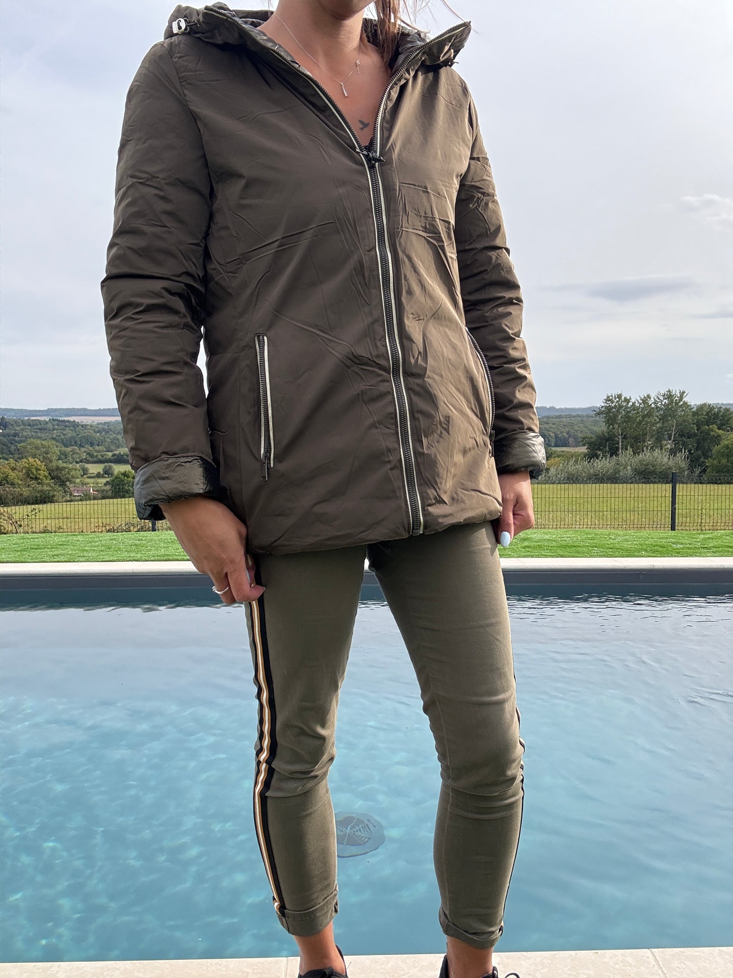 Melya Melody - Manteau court marron/kaki réversible et imperméable matelassé kaki brillant