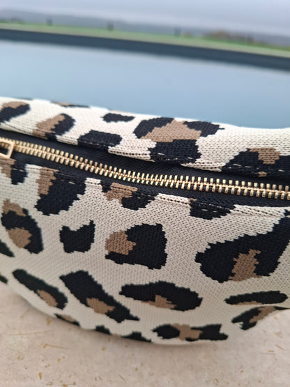 Sac banane en tissu toucher jute beige imprimé léopard