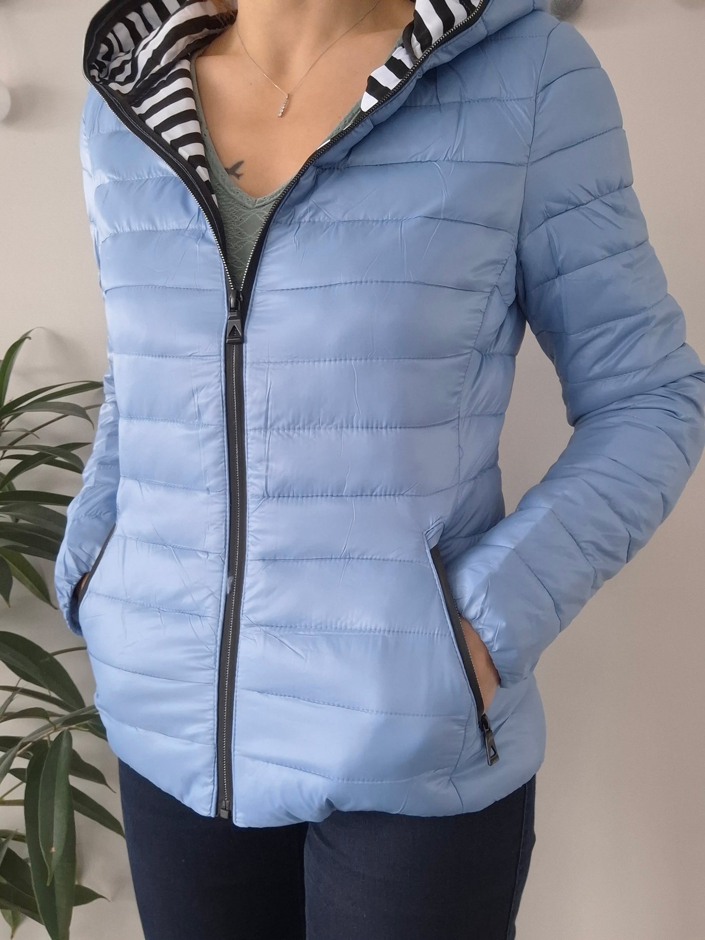 Attrait Paris - Manteau doudoune imperméable et matelassé bleu clair avec capuche