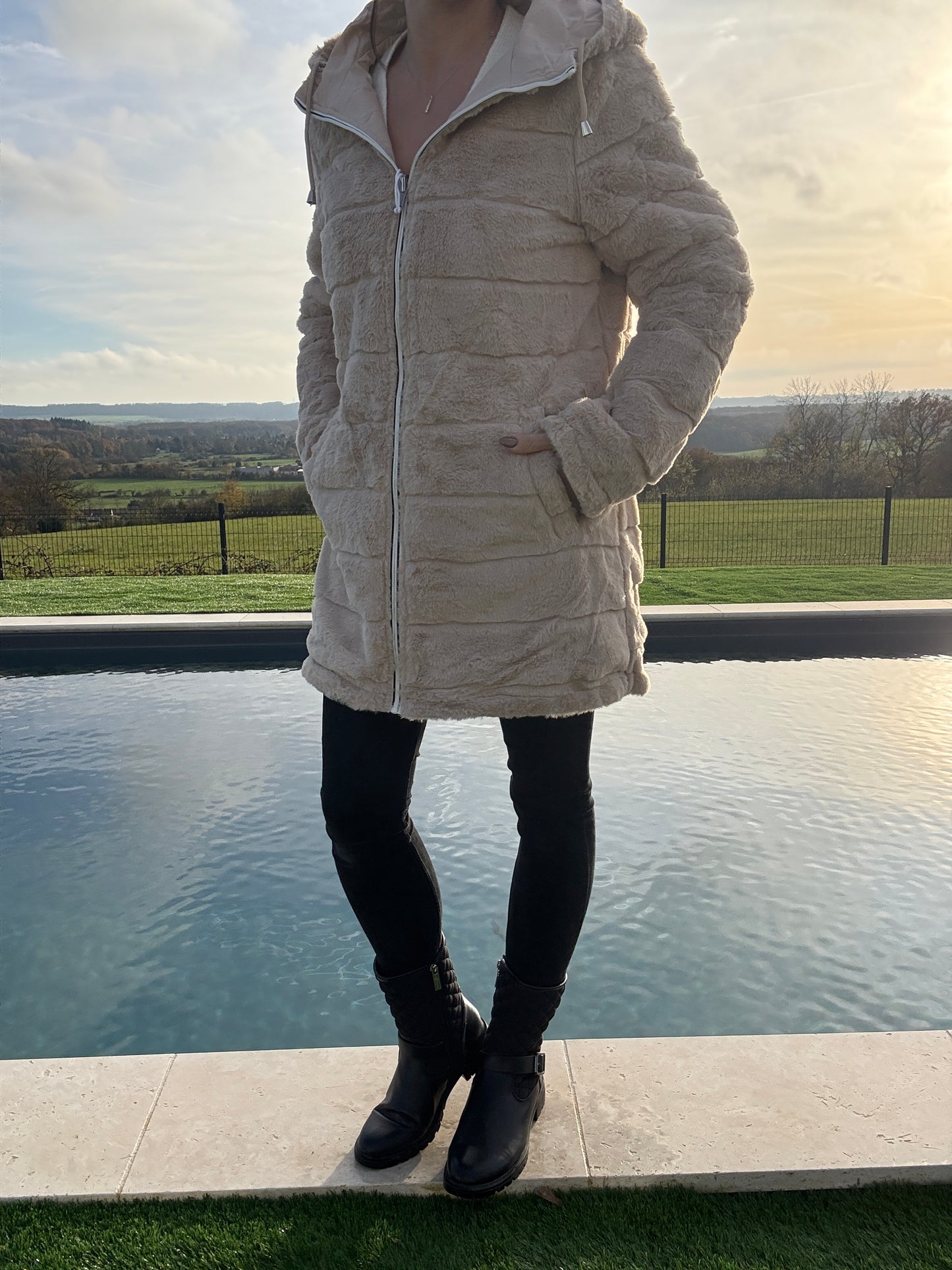 New Lolo - Manteau long beige réversible imperméable fourré fausse fourrure avec un cordon de resserrage à la taille