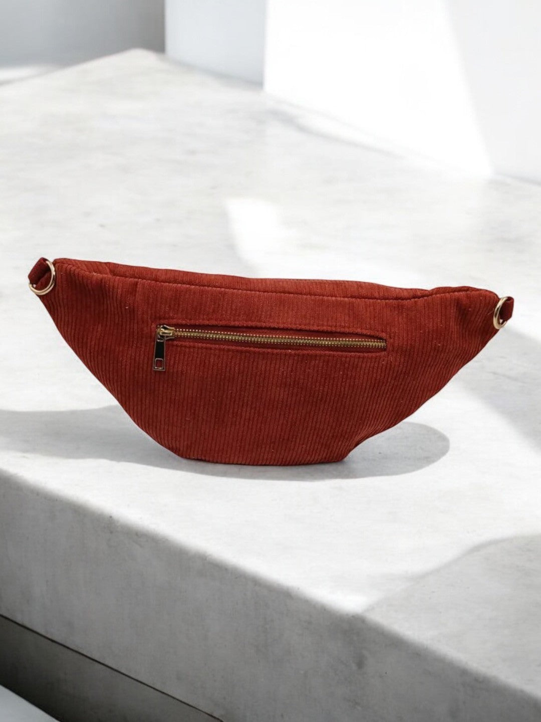 Sac banane velours côtelé couleur terracotta rouille
