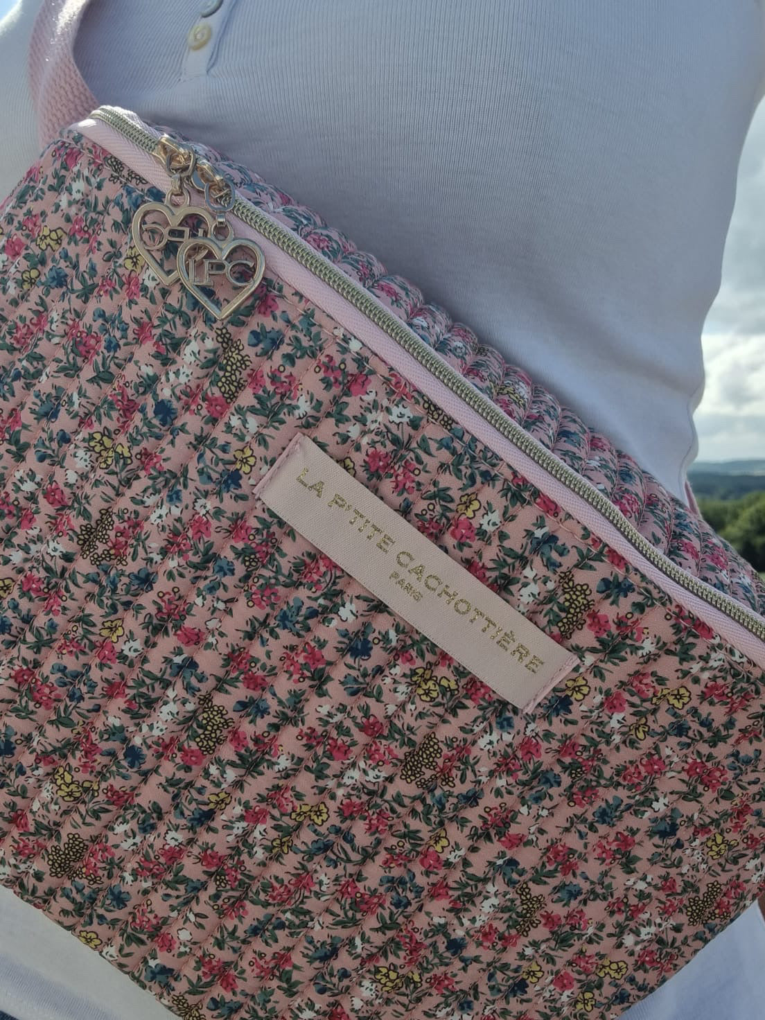 Sac banane en coton liberty fleuri rose « La Ptite cachottière »