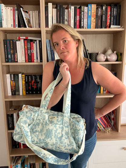 Sac Polochon Femme en Coton Matelassé – Imprimé Floral Vert Sauge | Le Petit Placard