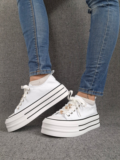 Chaussures baskets basses semelle compensée en tissu blanc style converse