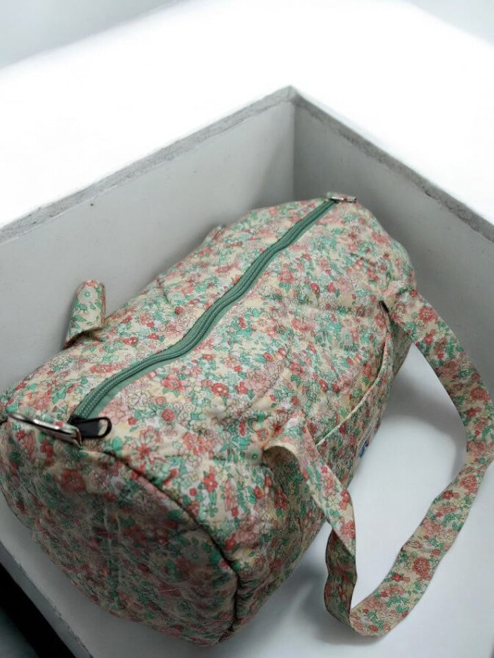 Nouveautés - Sac polochon en coton matelassé motifs à fleurs vert d’eau