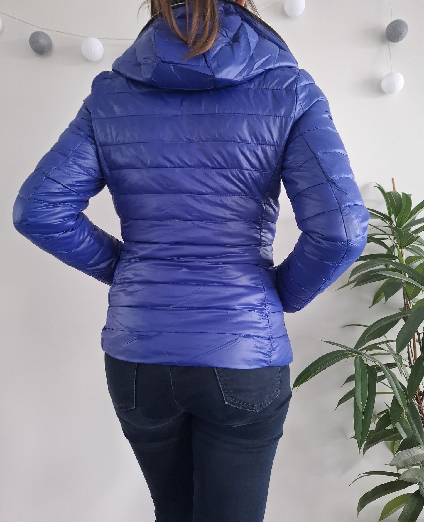 Attrait Paris - Doudoune imperméable et matelassé bleu électrique avec capuche