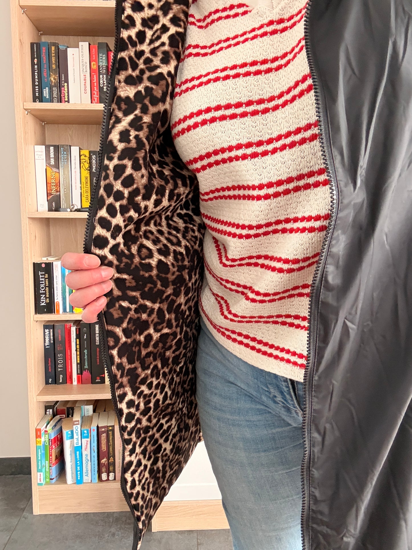 Parka Impermeable Reversible Larga de Mujer Laura Jo - Negra y Leopardo con Capucha