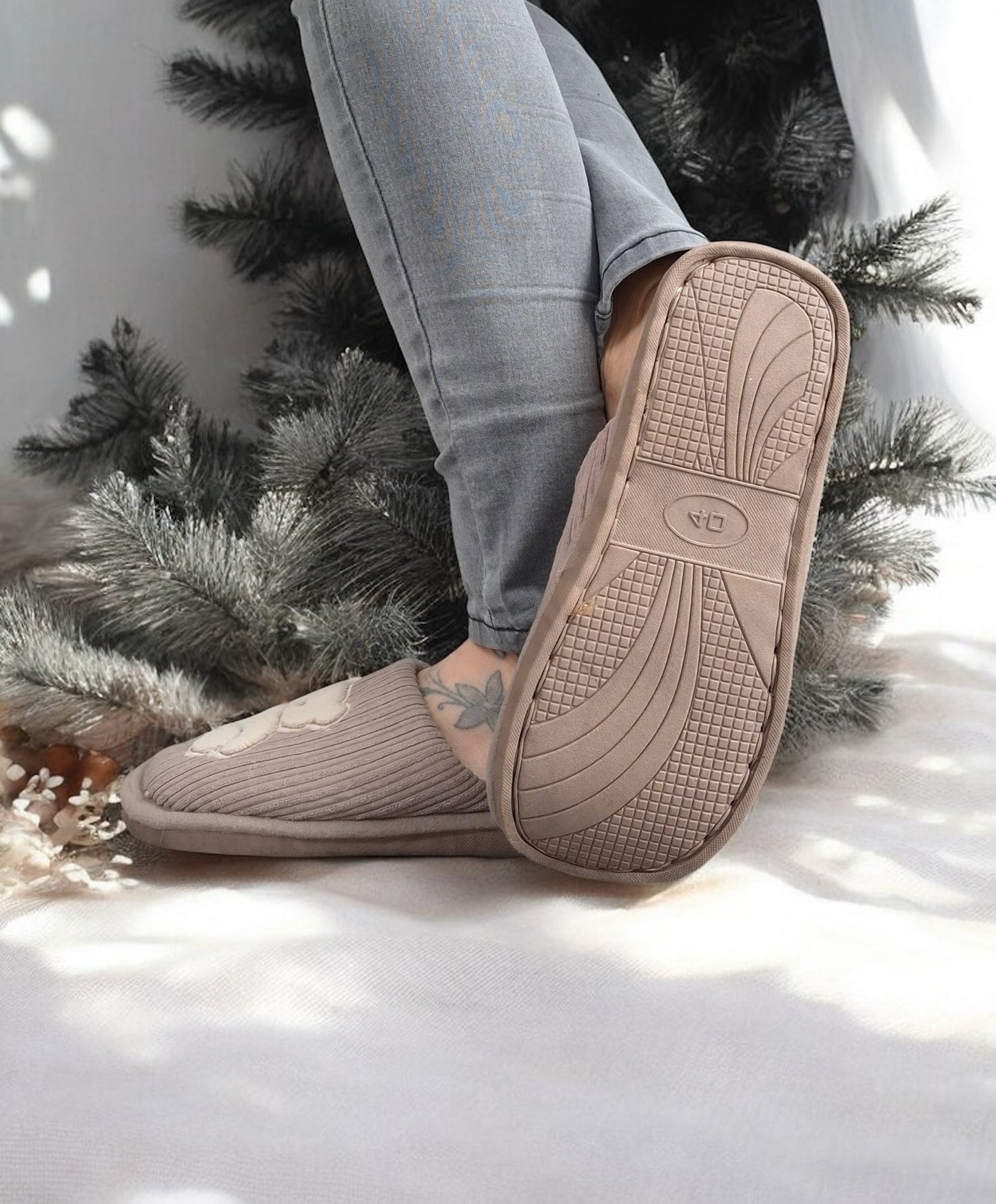 Chaussons fourrés marron en tissu avec motif ours