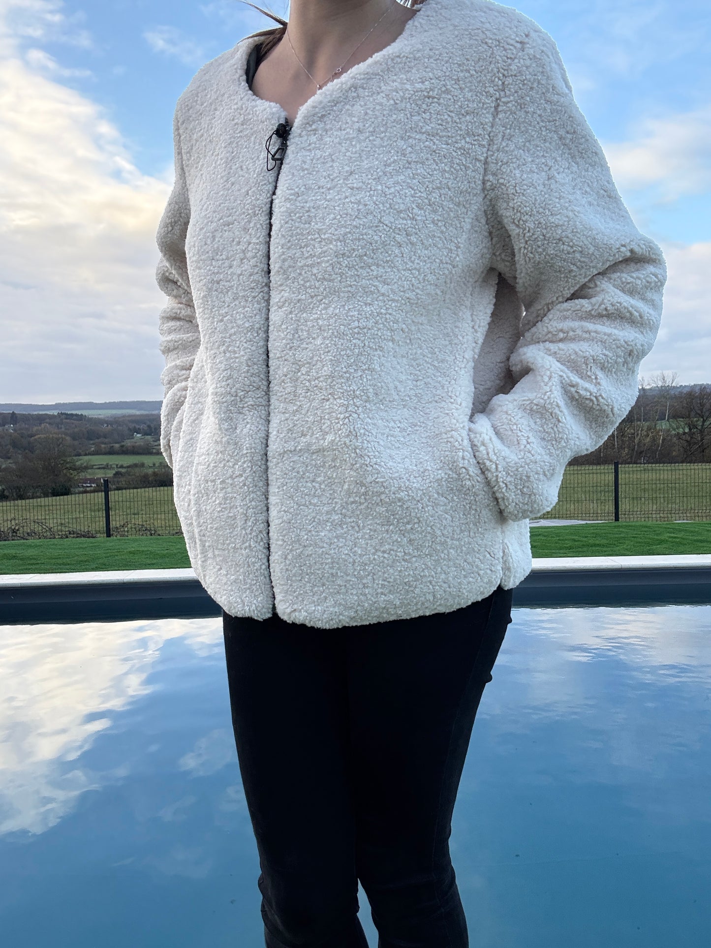 Laura Jo - Manteau Veste courte fourrée réversible kaki avec doublure en sherpa crème