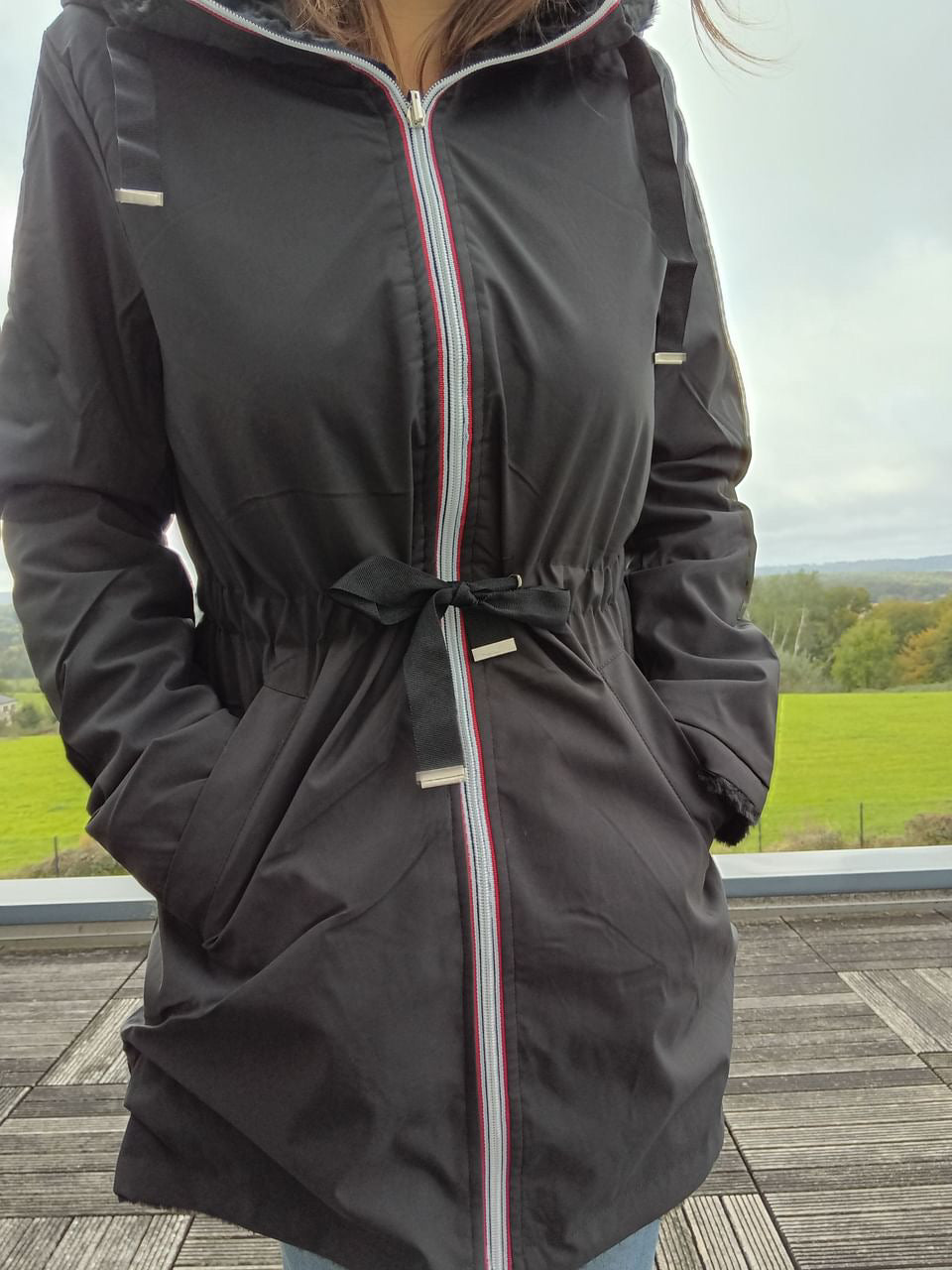 New Lolo - Manteau long NOIR réversible, imperméable et complètement fourré resserrable à la taille - Curvy