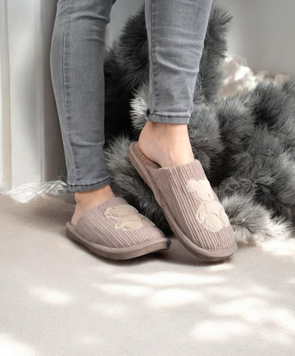 Chaussons fourrés marron en tissu avec motif ours