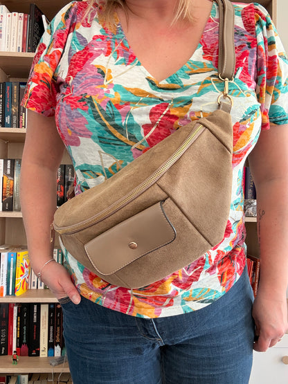 Sac banane XL femme beige taupe effet daim et simili cuir – grand format tendance, bandoulière réglable, poche zippée