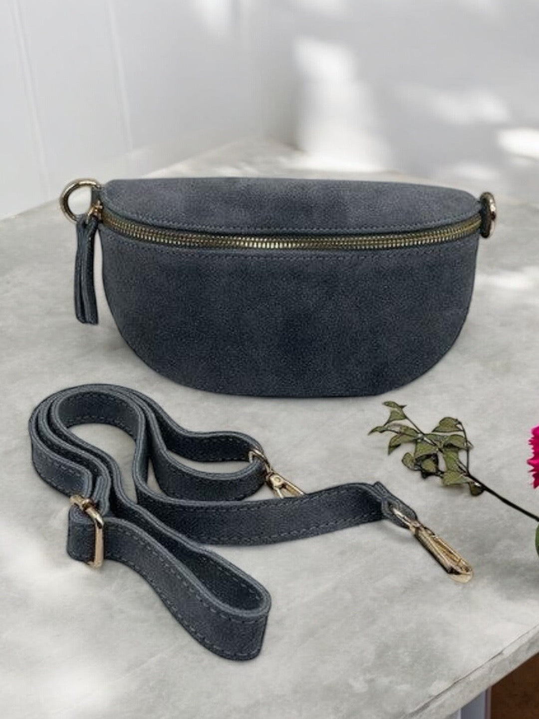 Sac banane cuir velours gris