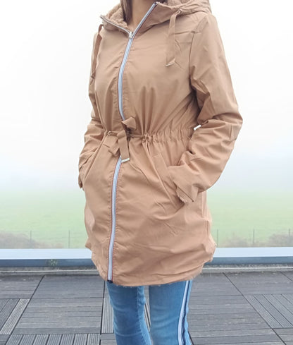 New Lolo - Manteau long CAMEL réversible, imperméable et complètement fourré resserrable à la taille - Curvy