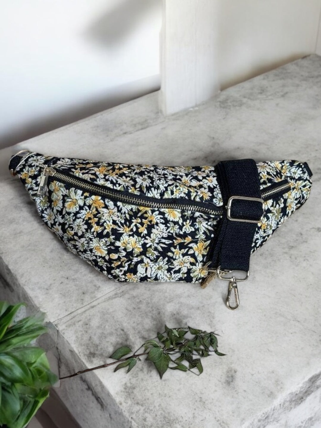 Sac banane tissu épais velours fin liberty noir et jaune