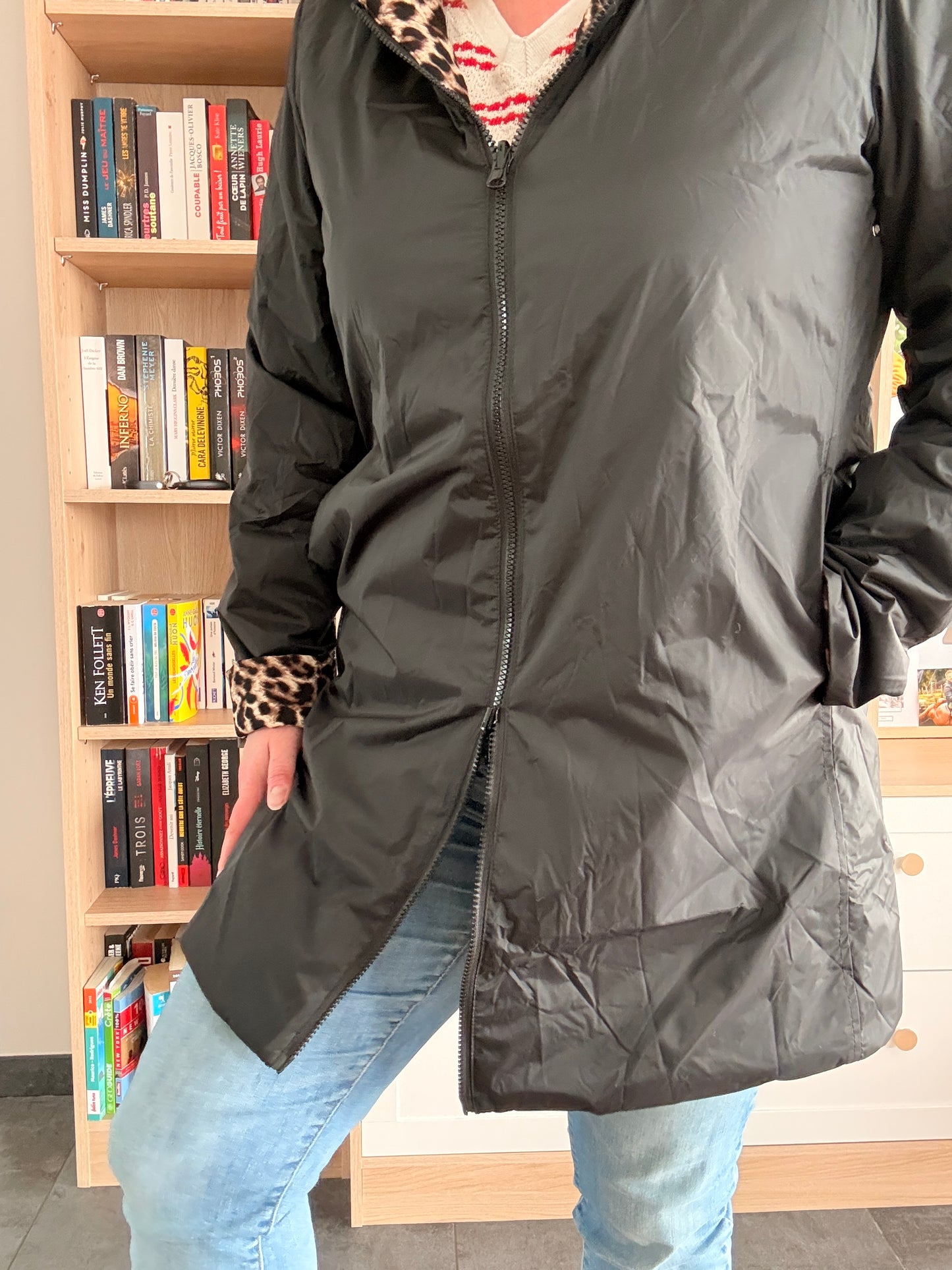 Parka Impermeable Reversible Larga de Mujer Laura Jo - Negra y Leopardo con Capucha