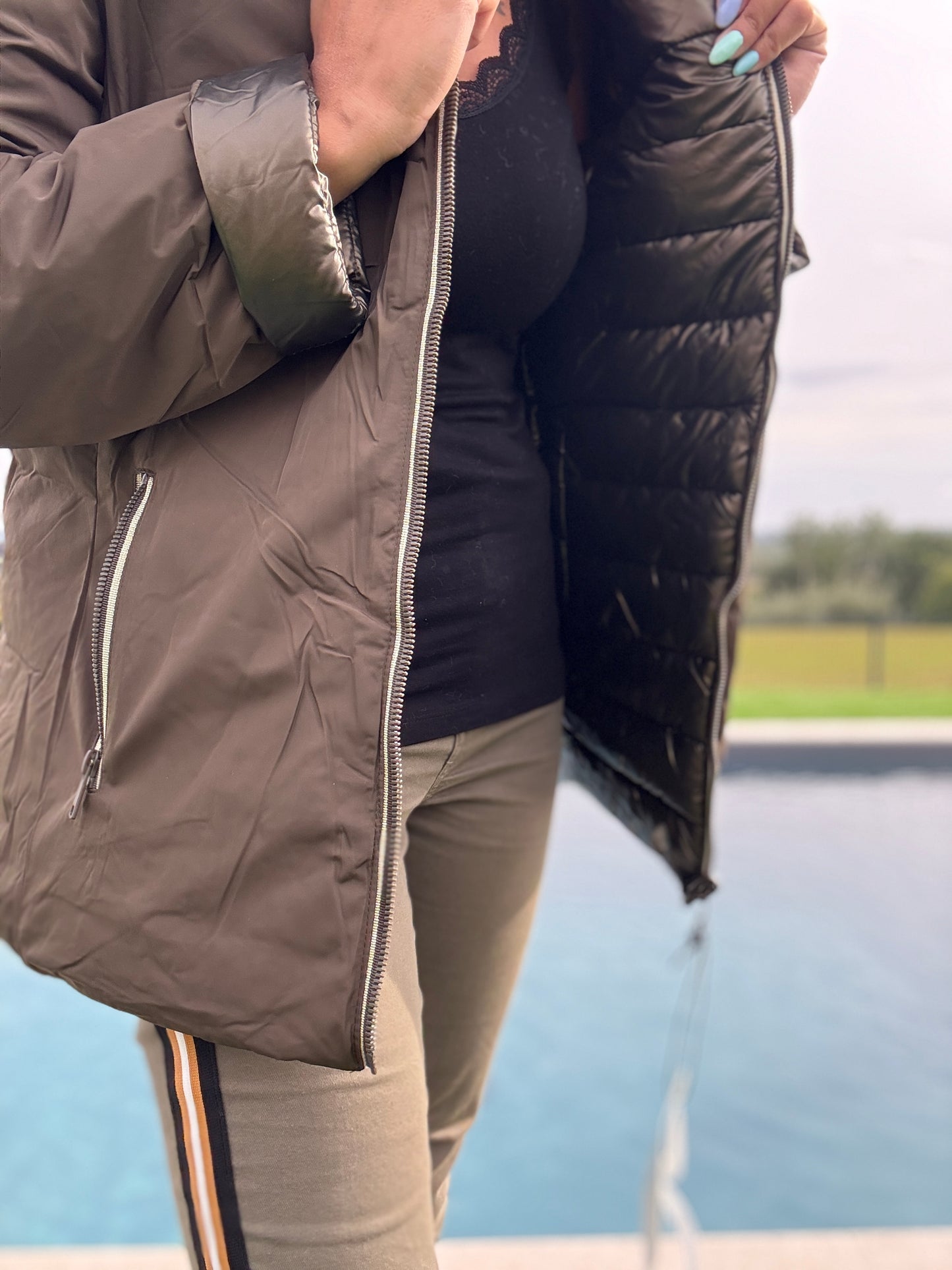Melya Melody - Manteau court marron/kaki réversible et imperméable matelassé kaki brillant