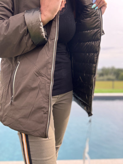 Melya Melody - Manteau court marron/kaki réversible et imperméable matelassé kaki brillant