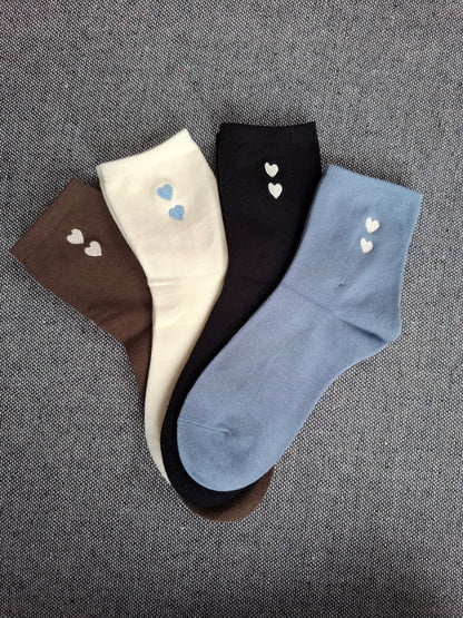 Paire de chaussettes marrons en coton à motif cœurs blancs