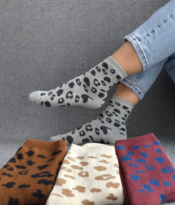 Nouveautés - Chaussettes gris en coton à motif léopard noir