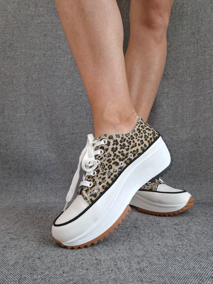 Chaussures baskets basses plate-forme tissu toile motif léopard
