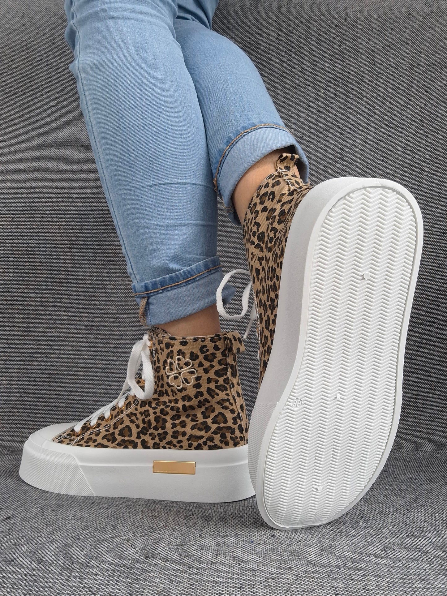 Chaussures baskets hautes en tissu toile leopard marron beige semelles compensées