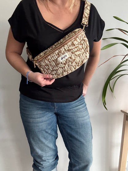 Sac banane coton matelassé liberty floral toile de jouy camel et blanc