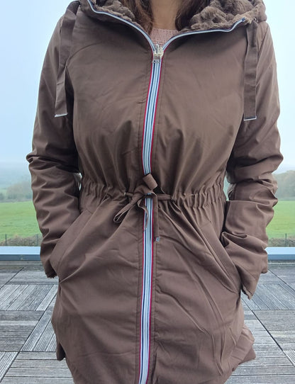 New Lolo - Manteau long MARRON réversible, imperméable et complètement fourré resserrable à la taille