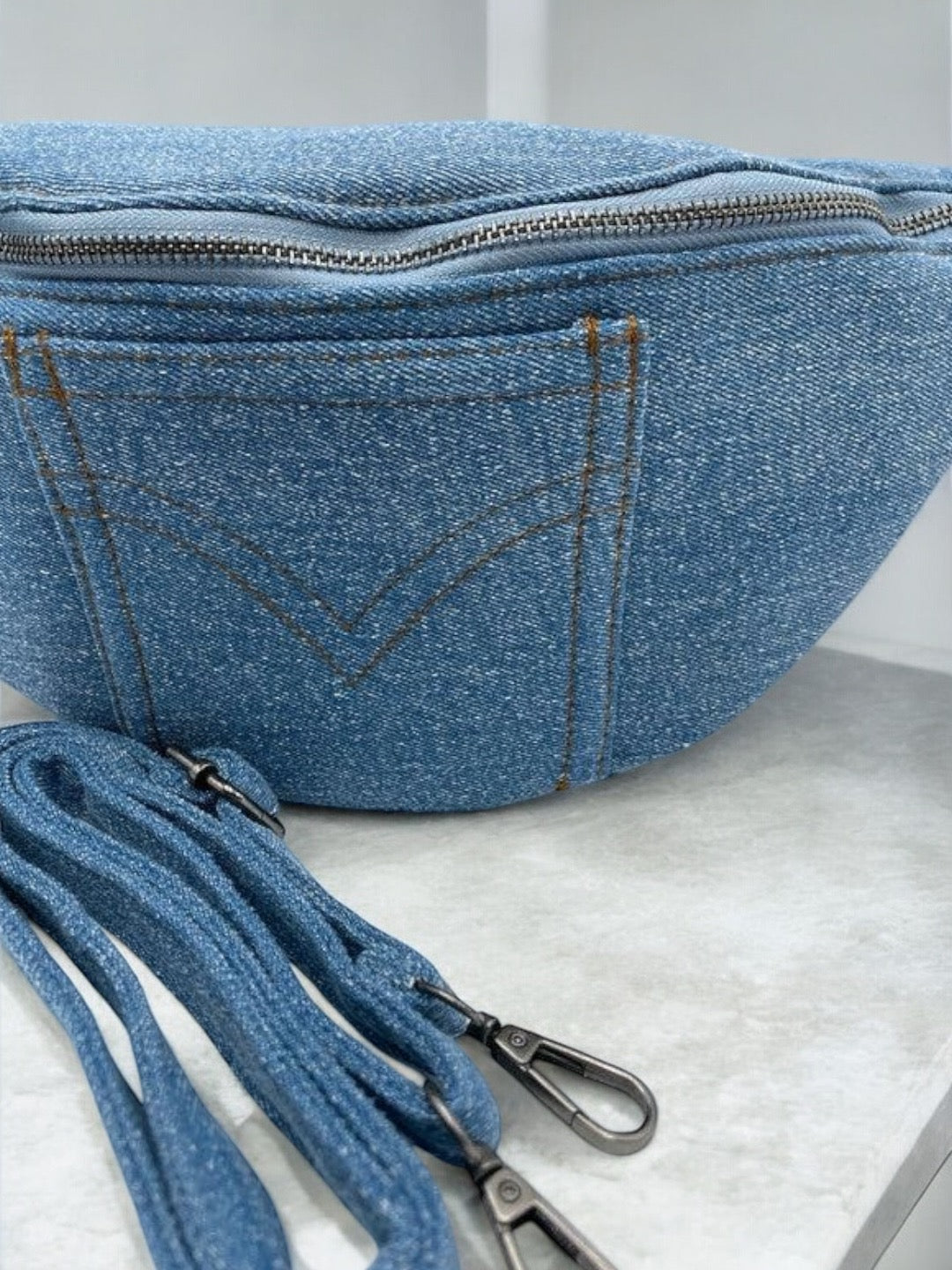 Sac banane tissu jean avec poche avant et arriere