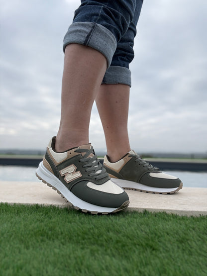 Chaussures baskets basses kaki et beige style sneakers new balance