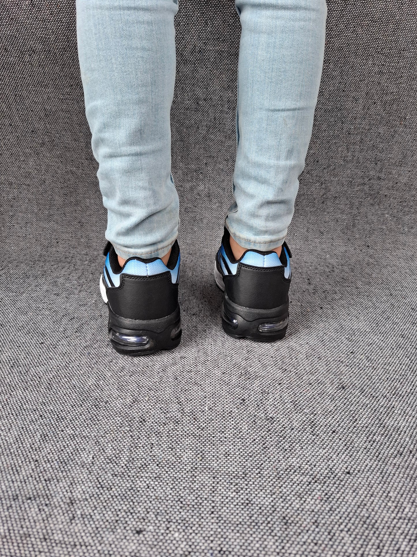 Chaussures baskets bleus et noires style TN requins - Enfant (garçon)