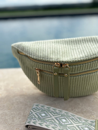 Sac banane velours côtelé 2 poches vert clair vert d'eau sangle fantaisie
