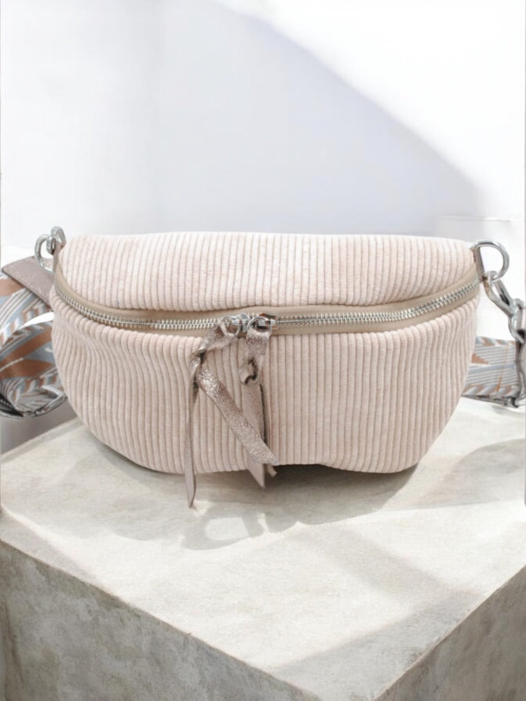 Nouveautés - Sac banane en velours côtelé beige doubles curseurs en cuir