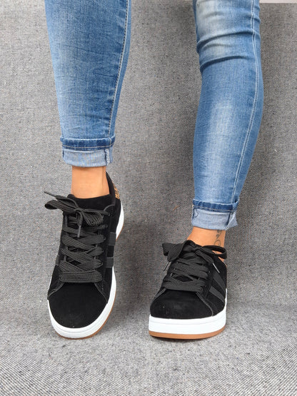Chaussures baskets basses noires rayures noires motif léopard style campus
