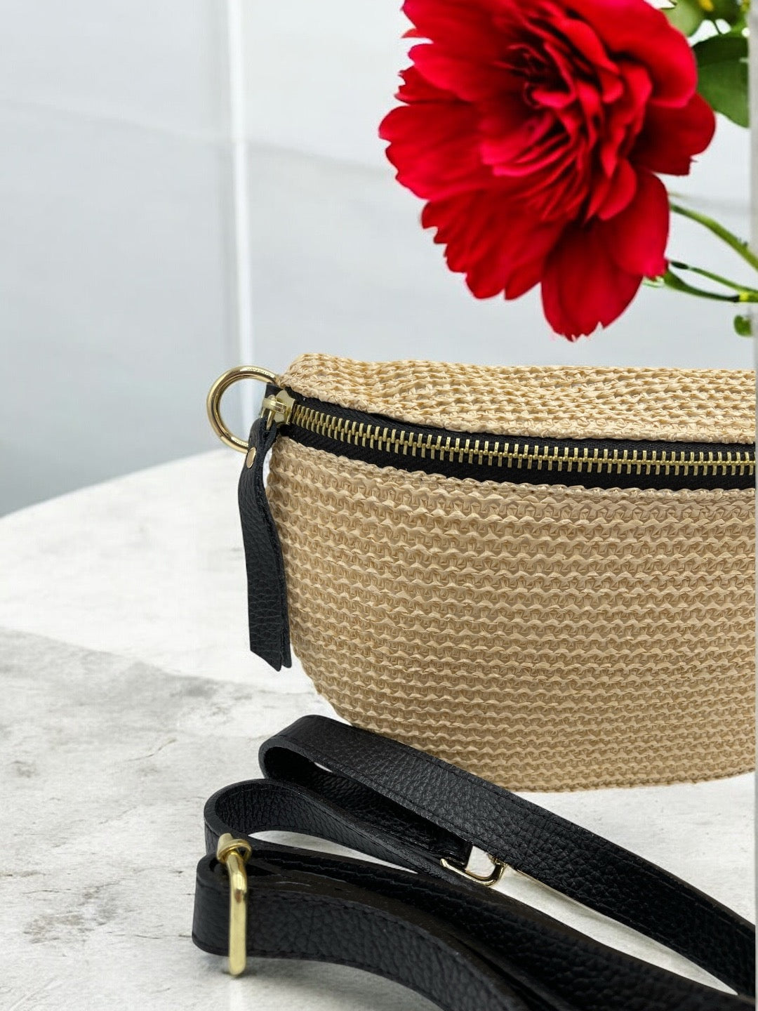 Sac banane tissu effet paille bandouliere noir en cuir